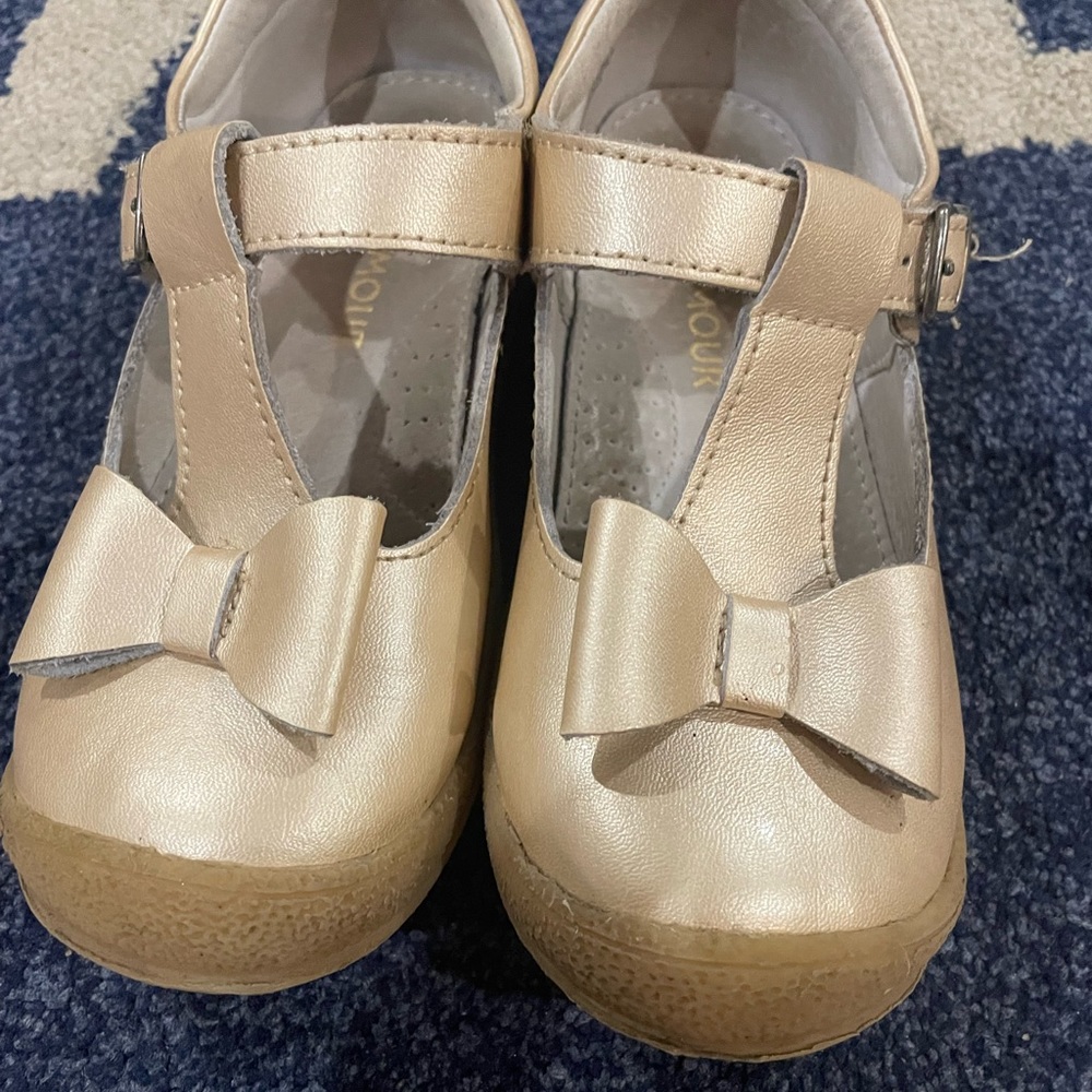 Lamours champagne shoes size 10! Great condition